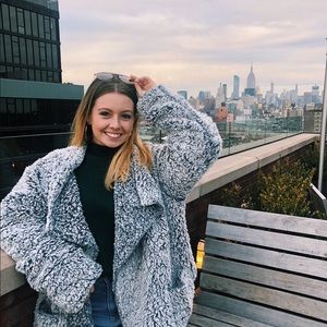 Meet your Posher, Amelia